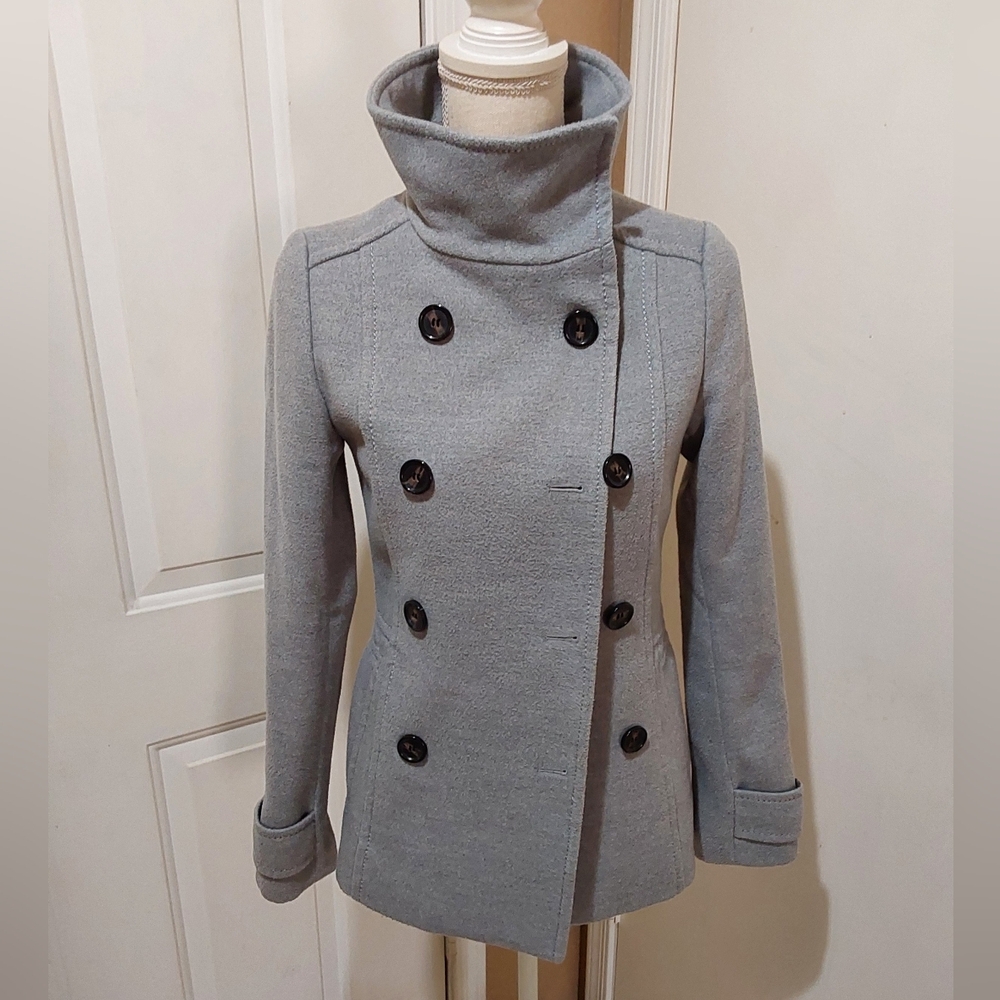 🌺 Near New H&M Stylish Gray Double-Breasted Coat